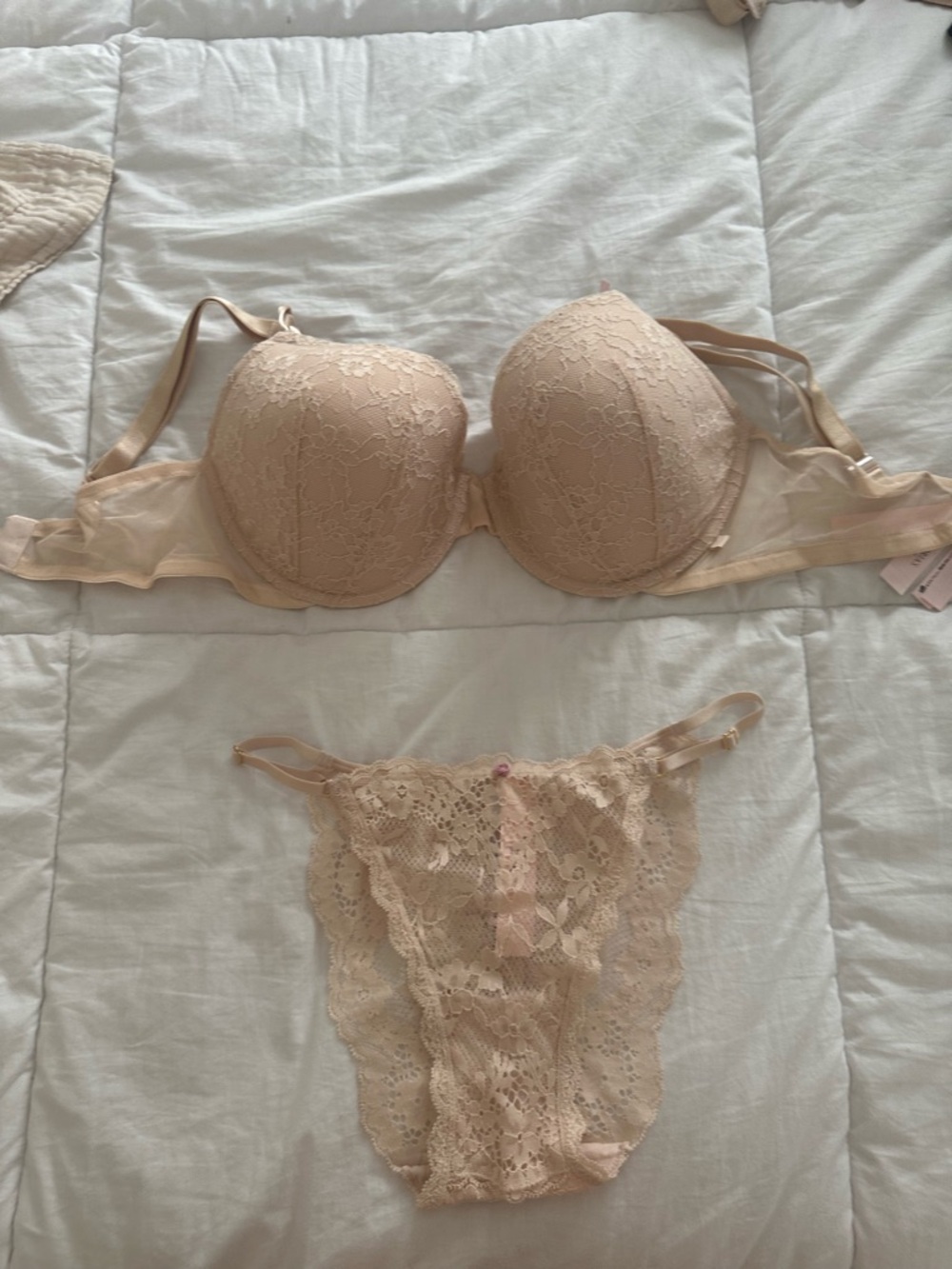 Victoria’s Secret Beige Lace Push-Up Bra & Lace Thong Set M